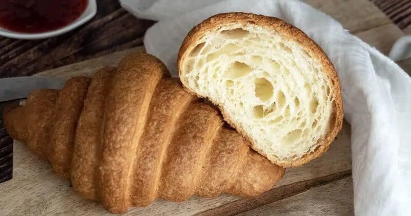 Glutenvrije croissants gesneden