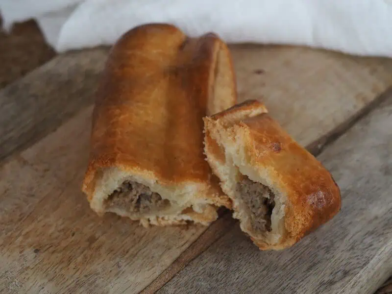 Glutenvrij saucijzenbroodje